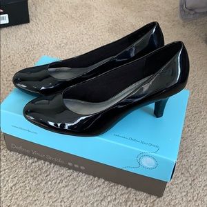 LifeStride black, patent pumps